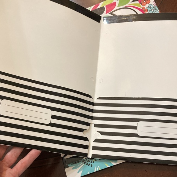 Set of 5 Studio C, “The Sugarland Collection” printed folders. - Picture 3 of 11